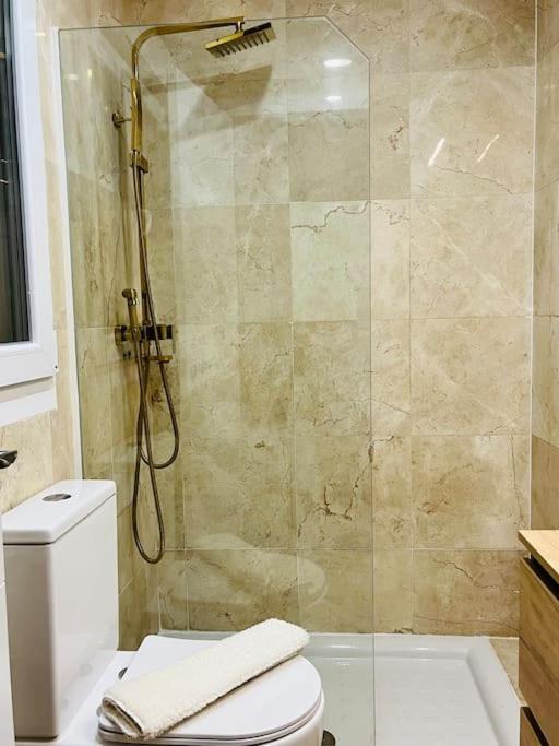 New Luxurious Studio With Patio/Center Apartment มาลากา ภายนอก รูปภาพ