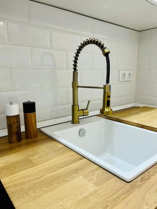 New Luxurious Studio With Patio/Center Apartment มาลากา ภายนอก รูปภาพ
